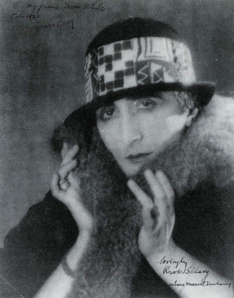 曼瑞《霍絲．賽拉薇》（馬歇爾．杜象女裝）．1921．美國費城美術館。