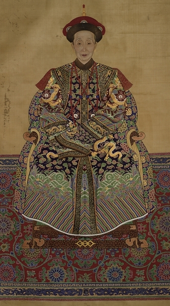 圖10 清代19世紀佚名〈祖先像〉，設色絹本立軸，加拿大多倫多皇家安大略博物館藏。Courtesy of the Royal Ontario Museum, ©ROM, Photo Credit：Brian Boyle, MPA, FPPO。