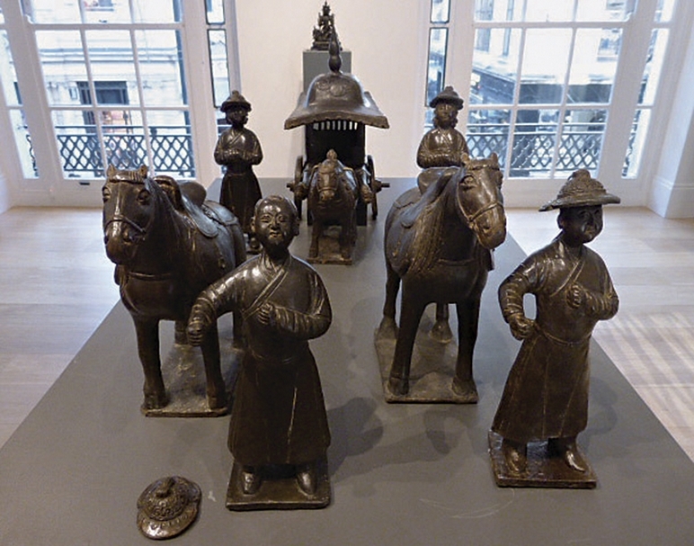 本．杰森（Ben Janssens Oriental Art）：元代〈黑陶馬車群俑〉。攝影╱林逸欣。