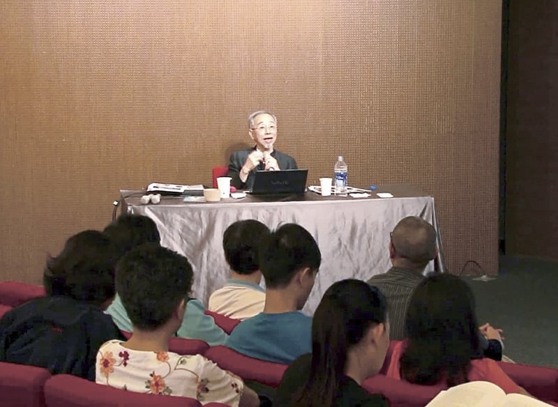 演講當中，群眾聽得津津有味。圖︱石頭出版社
