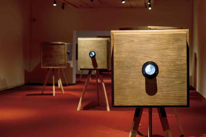 朱盈樺策展「写真筆談」現場。（於「舞弄珍藏：召喚／重想／再述的實驗室」）圖｜台北市立美術館