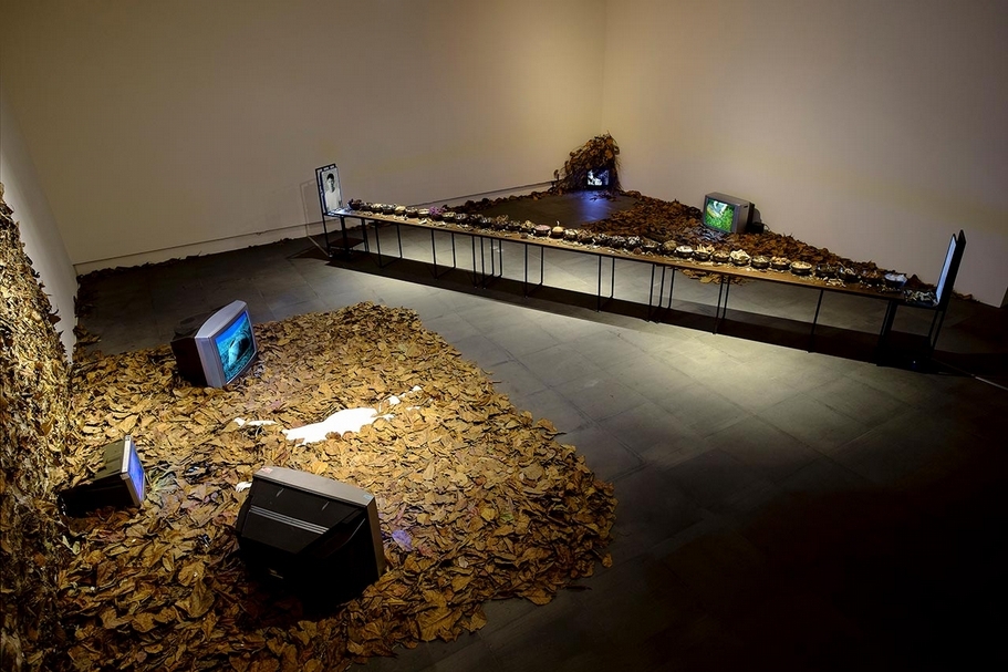 郭挹芬於「啟視錄」展出的復刻版《做夢中夢.悟身外身》、《宴席》、《角落》、《大寂之音》。圖片提供:國立台北藝術大學關渡美術館