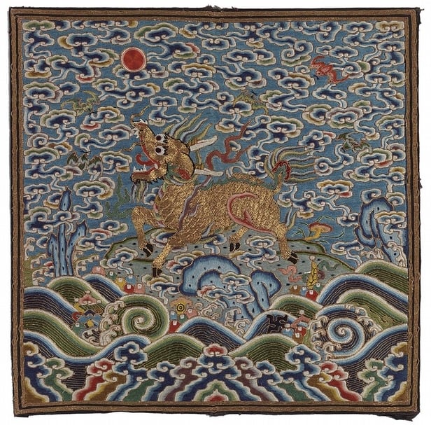 圖3 清晚期〈一品武官麒麟補〉，匿名捐贈，1946年。紐約大都會藝術博物館藏。圖∣紐約大都會藝術博物館
