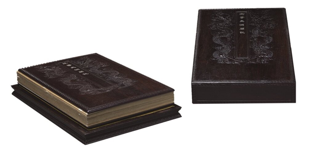 清高宗《御筆文淵閣記》及紫檀木匣。木盒33×51×11公分，國立故宮博物院藏。