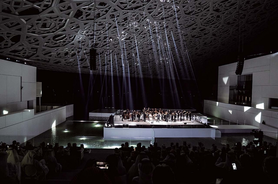 Insula樂團在阿布達比羅浮宮開幕式上表演。© Louvre Abu Dhabi