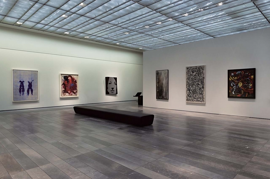 「挑戰現代」展廳。 （攝影／Marc Domage © Louvre Abu Dhabi）