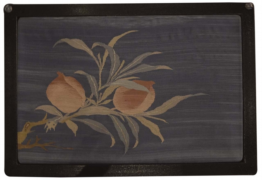 黃蘭葉對照台北故宮藏品所製作的複製品，（僅是局部複製）。攝影╱林容伊。