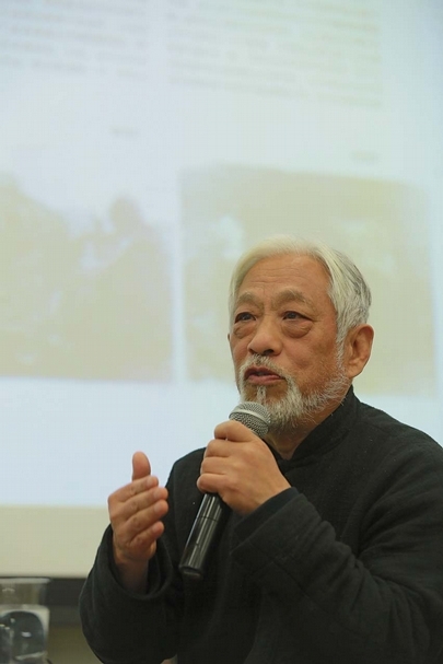 駐北京藝術批評家及策展人栗憲庭，於「故事由來：藝術家、作家及期刊在亞洲」研討會之「與栗憲庭對談」主題現場。（攝影：張志偉／圖：亞洲藝術文獻庫 Asia Art Archive）