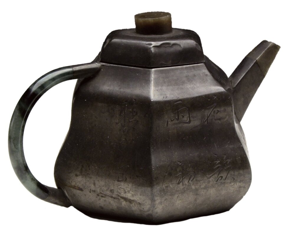 清〈錫製銀色陶胎茶壺〉。