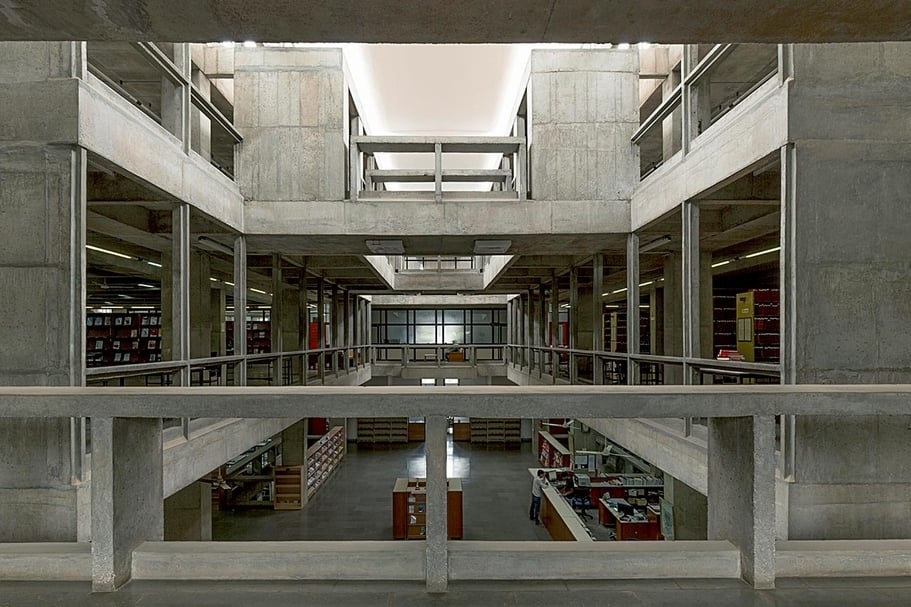 多西（Balkrishna Doshi）的作品《Indian Institute of Management》。（VSF、普立茲克建築獎提供）