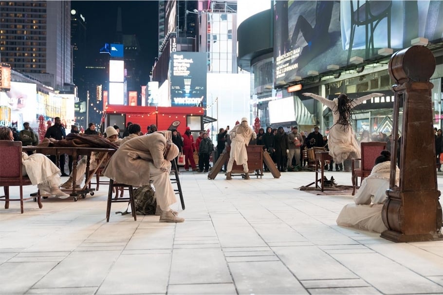 在上屆Performa 17中,Mohau Modisakeng的作品《ZION》演出現場。(Performa提供)
