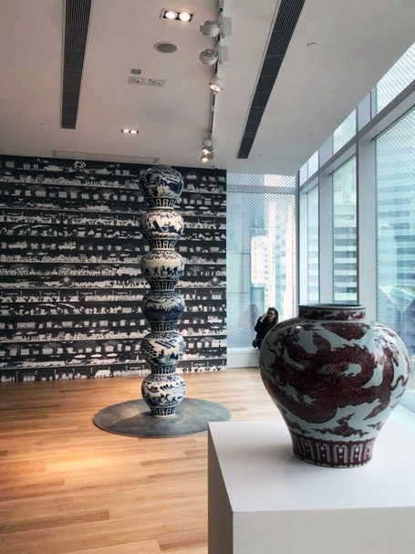艾未未在唐人當代藝術中心的展出新作品,諷刺中國政權。(簡秀枝提供)