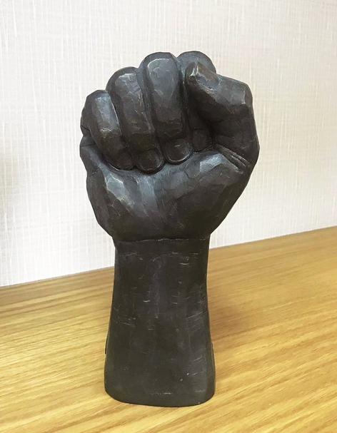 麗寶國際雕塑雙年獎盃由雕塑家賴永興設計。(麗寶文化藝術基金會提供)