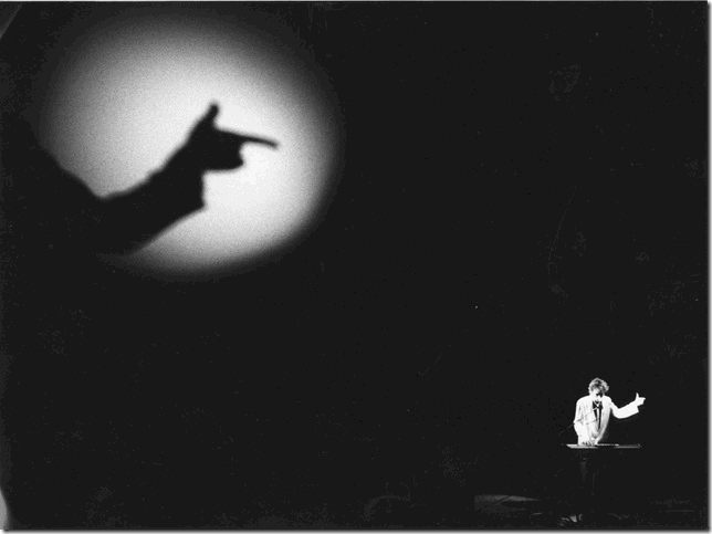 安德森 （Laurie Anderson）是多媒體行為藝術表演的先驅。（鄭美玲提供）