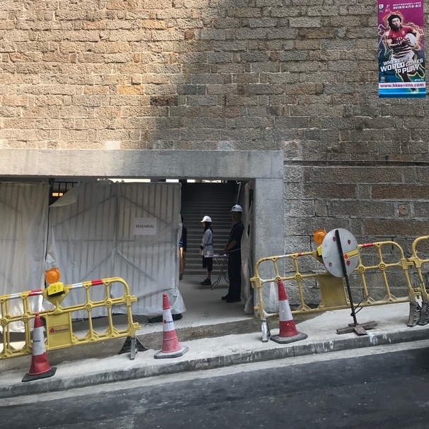 「排演」（Rehearsal）一展的入口乍看如同是一個工地。（黃彥榕提供）