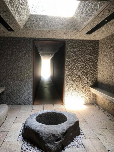 由杉本博司（Hiroshi Sugimoto）打造的「江之浦測候所」（Enoura Observatory）一景。（簡秀枝提供）