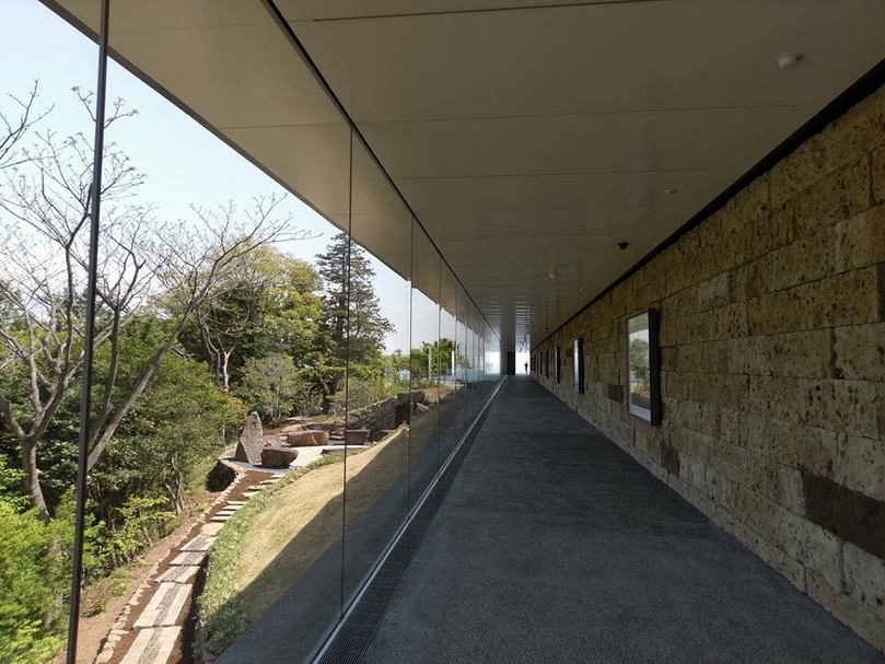 由杉本博司（Hiroshi Sugimoto）打造的「江之浦測候所」（Enoura Observatory）一景。（簡秀枝提供）