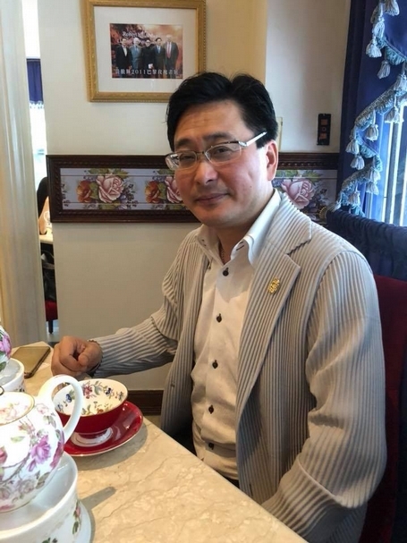日本美協拍賣創辦人藤文浩。（簡秀枝提供）