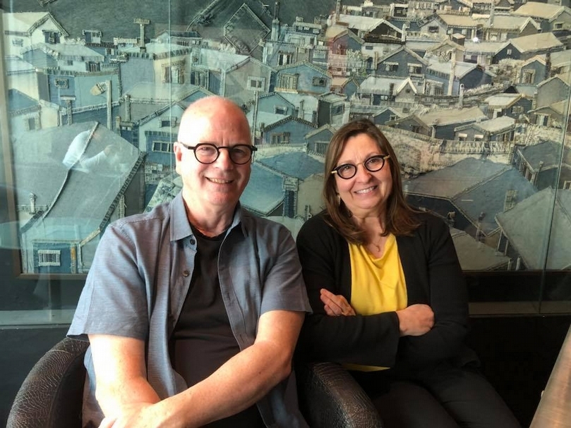 康乃爾大學教授Timothy Murray（左）與Renate Ferro（右）。（簡秀枝提供）