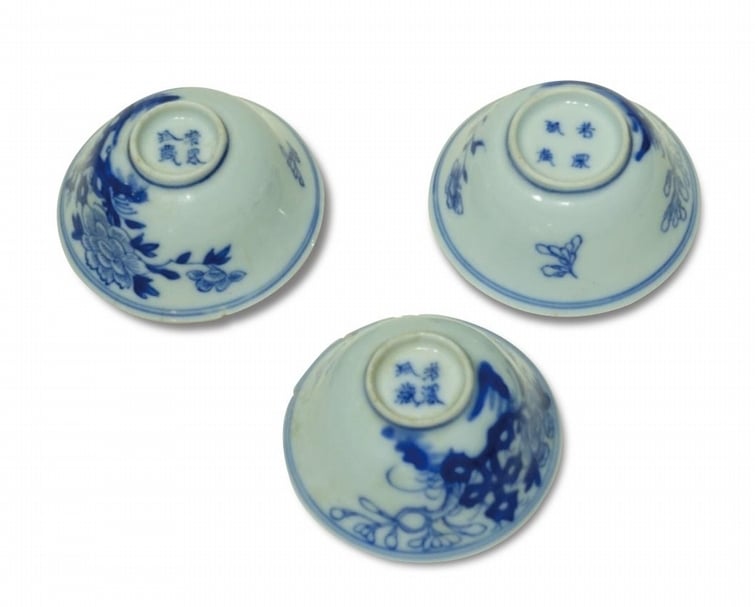 清中期〈青花湖石牡丹 若深珍藏 杯〉。（滌煩茶寮提供）