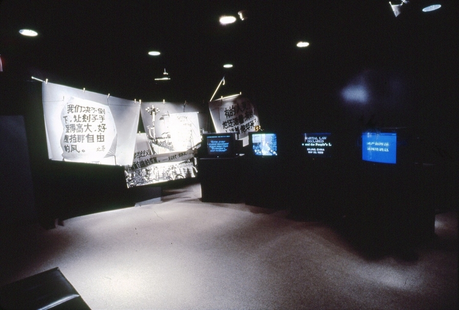 鄭淑麗1989年的作品《Making News Making History》，圖為過去展出現場一景。（TIDF提供）
