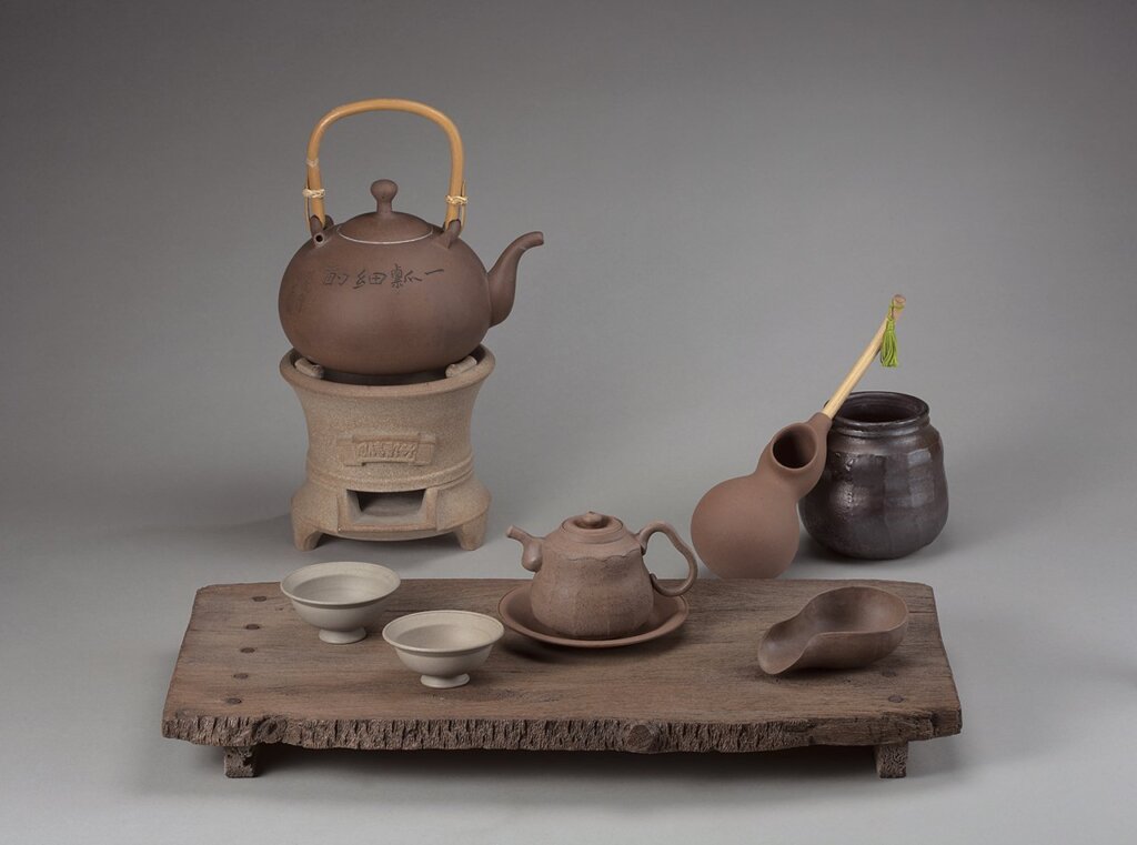 臺灣陳景亮1990年代〈亮式茶席〉，新北市立鶯歌陶瓷博物館藏。