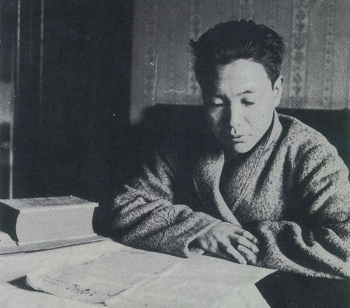 1930年代左右常玉攝於巴黎自宅。(來源:《常玉畫集》,頁111,國立歷史博物館,台北,台灣)