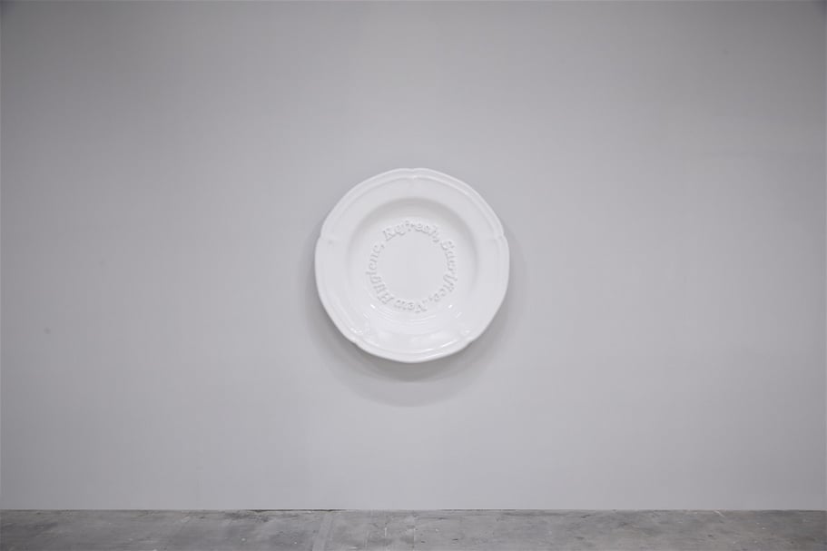 周育正，《刷新、犧牲、新衛生》，玻璃纖維，120x15cm，2018。（TKG+提供）