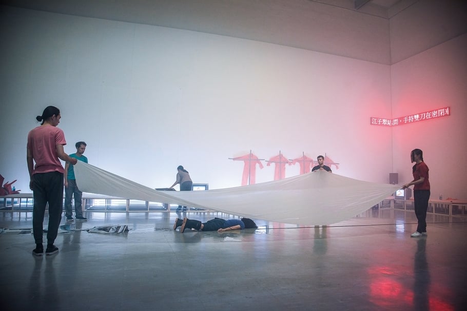 Baboo Liao於「社交場」的作品《悲劇景觀》。（台北市立美術館提供）