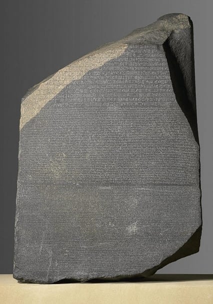 大英博物館(British Museum)鎮館之寶的羅賽塔石碑(Rosetta Stone)。(大英博物館提供)