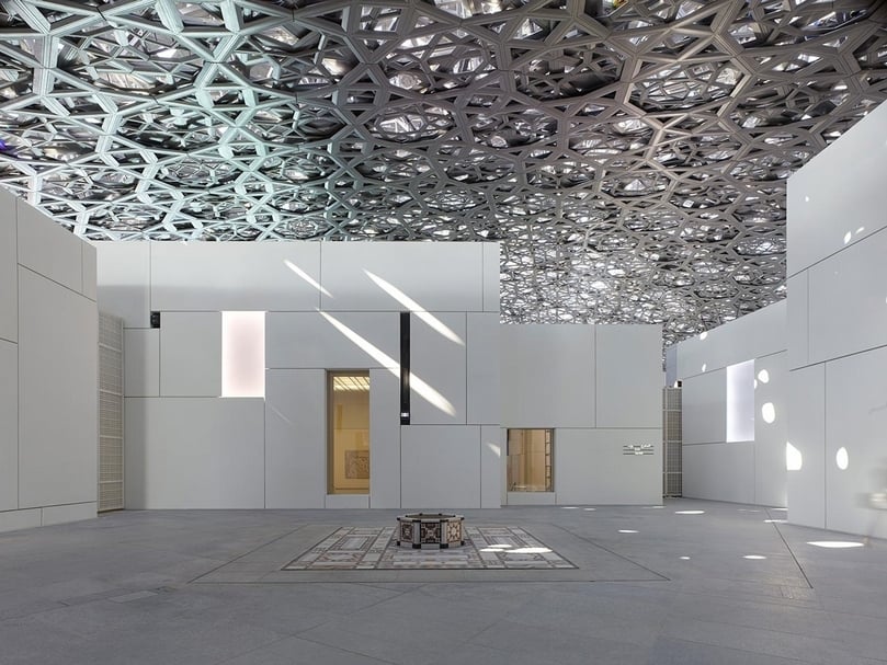 阿布達比羅浮宮(Louvre Abu Dhabi)的成立為法國與阿拉伯聯合大公國的文化外交合作案例。(©Louvre Abu Dhabi, photo by Roland Halbe)