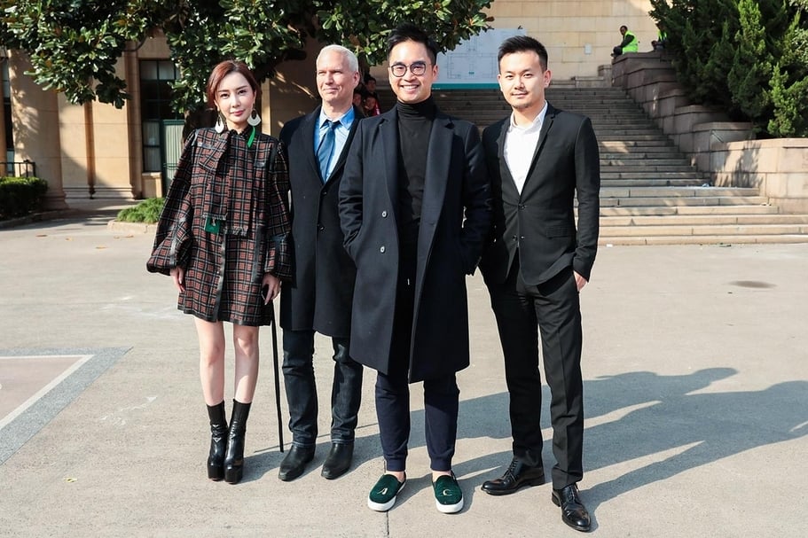 左起：ART021創辦人應青藍，MoMA PS1館長兼MoMA首席策展人Klaus Biesenbach，KAF創辦人及名譽主席鄭志剛，ART021創辦人周大為。（ART021提供）