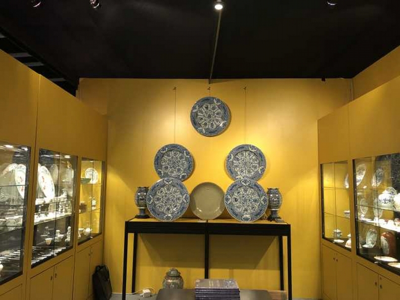 SANTOS（桑托斯）展出的中國陶瓷及工藝精品。（本刊資料室提供）