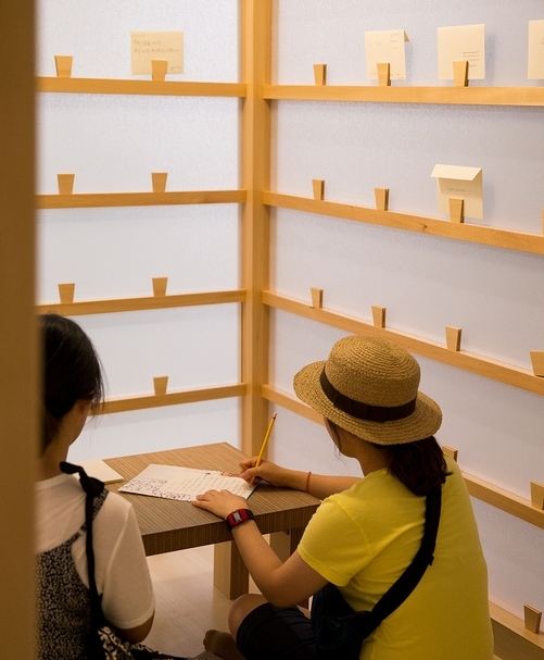 李明維，《魚雁計畫》，複合媒材互動裝置，1998；圖為2015年於台北市立美術館展出現場。（台北市立美術館提供）
