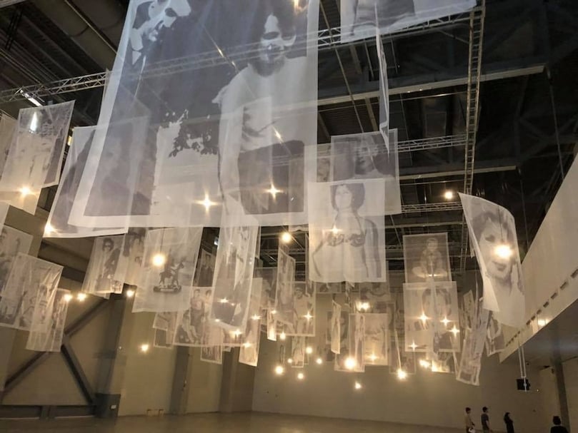 上海當代藝術博物館（Power Station of ART，PSA）舉辦克里斯蒂安．波爾坦斯基（Christian Boltanski）特展「憶所」（Storage Memory）。（簡秀枝提供）