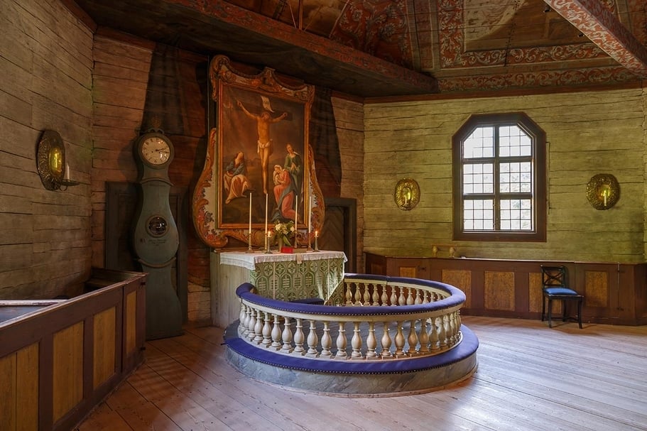 斯堪森博物館(Skansen)中的Seglora教堂內部。(©CEphoto, Uwe Aranas)