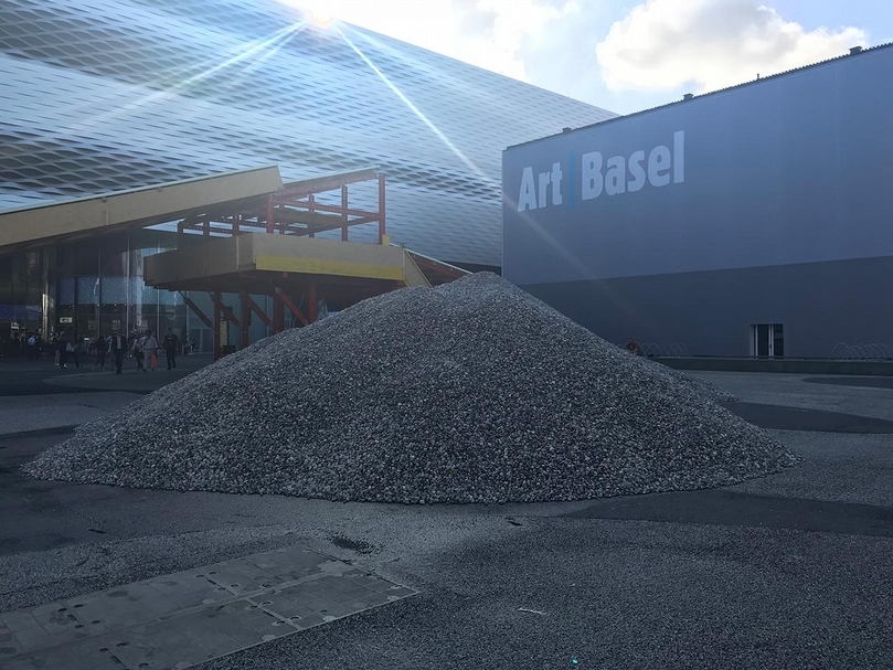 2018年巴塞爾藝博會（Art Basel）廣場的表演作品。（攝影／藍文鈺）