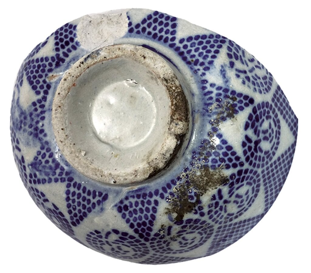臺灣北投1922~1943年〈型紙繪飾印花青花鶴紋碗〉,口徑12.5公分,高5.5公分,私人藏。