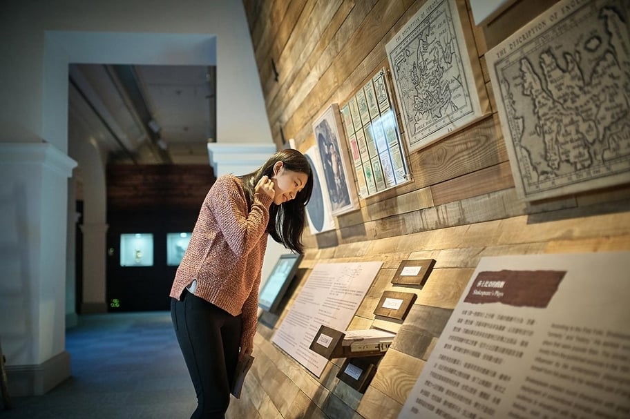 「世界一舞台:莎士比亞在台灣特展」展出一景。(宜東文化創意有限公司提供)