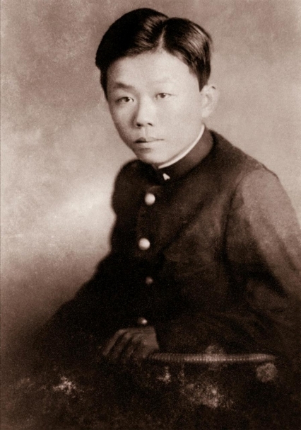 黃亞歷《日曜日式散步者》片中風車詩社成員的李張瑞。（© wikipedia）