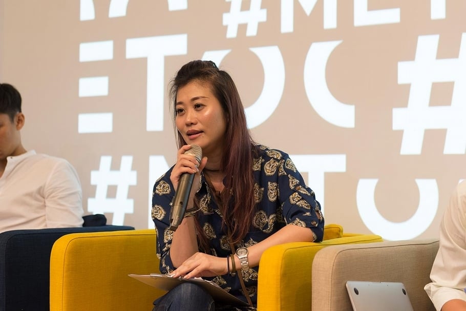 模特兒友子於「＃MeToo 運動與當代攝影」討論會分享。（Lightbox攝影圖書室提供）