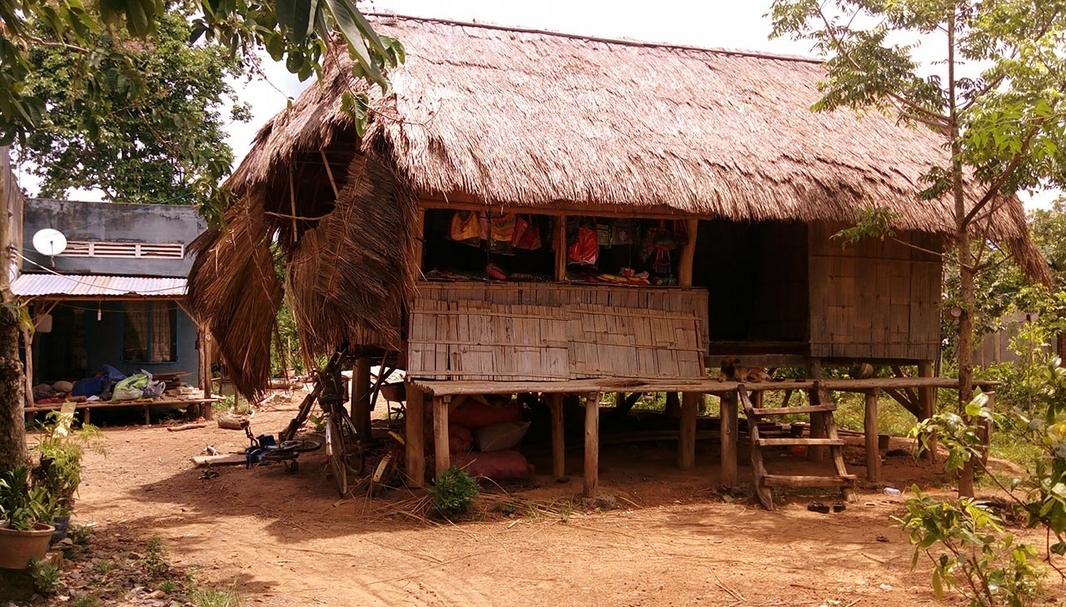 越南境內有多達50多個少數民族,此為分布於同奈(Đồng Nai)河域地區的少數民族Tà Lài族的傳統高腳屋 。(郭俞平提供)