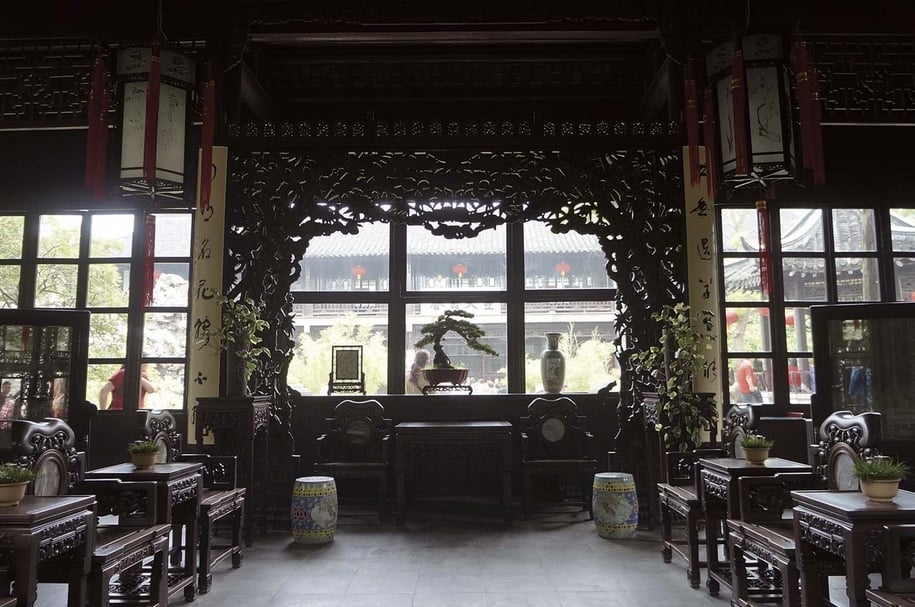 揚州鹽商的園林建築處處體現開闊與富貴的氣息。圖為揚州「个園」內景。(胡懿勳提供)