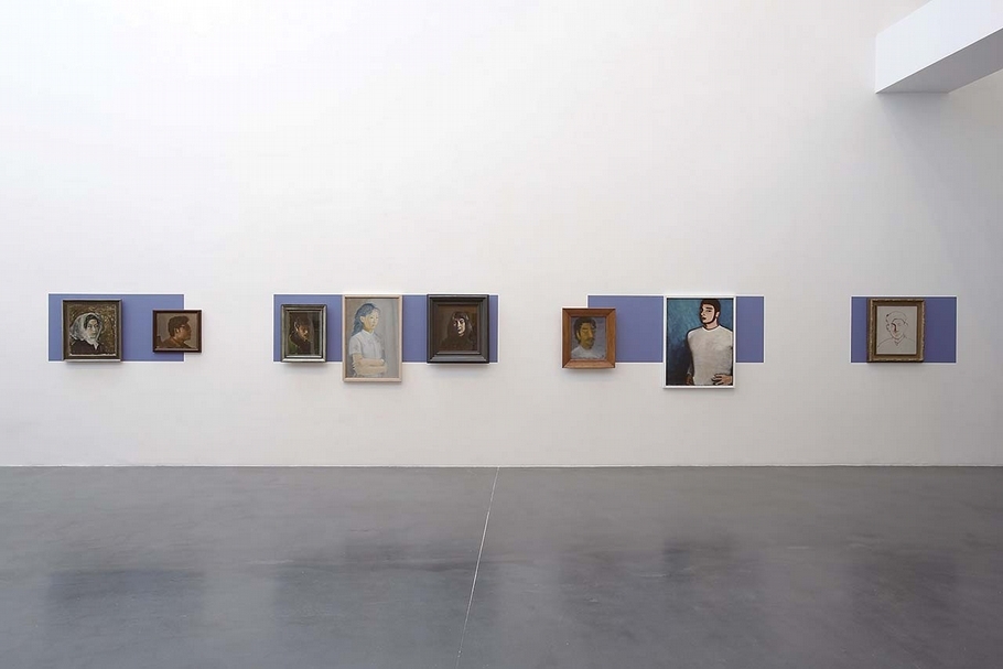 北京中間美術館「新月：趙文量、楊雨澍回顧展」肖像展牆一隅。（中間美術館提供）