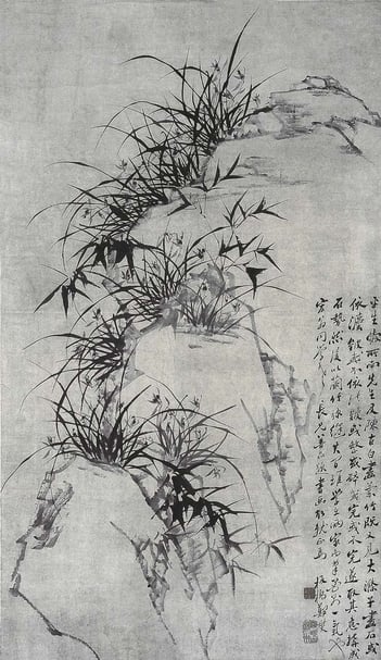 圖12 清代鄭燮〈蘭竹石圖軸〉，縱178公分、橫102公分，筆墨紙本。鄭燮（1693～1765）字克柔，號板橋，江蘇興化人。乾隆元年（1736）進士。官山東范縣、濰坊知縣，有政聲。做官前後均居揚州，以書畫營生。鄭燮曾說「蘭花本是山中草，還向山中種此花」。他筆下的蘭花均生在石頭之間，使其回歸天性，順應自然。此畫以石為脈，把一叢叢分散的蘭竹有機的統貫一氣，疏密得當，既嚴整而又有變化。濃墨繪蘭竹、淡筆勾山石，有清高拔俗、自然天成的趣味。此幅為板橋蘭竹精品。乾隆十三年（1748）春，乾隆帝東巡，正在濰縣