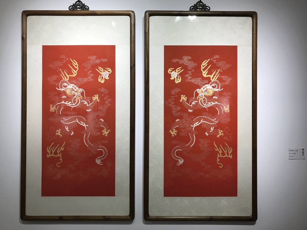 〈吉龍〉手繪絹本，手工24Ｋ真金，67×33公分。