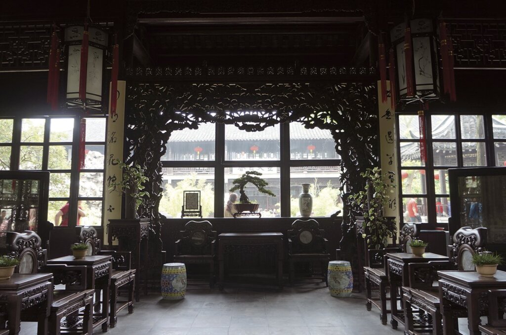 揚州鹽商的園林建築處處體現開闊與富貴的氣息。圖為揚州「个園」內景。