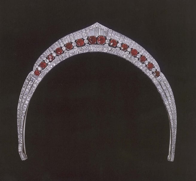尚美巴黎（CHAUMET）為愛麗絲．波旁－帕爾瑪公主與西班牙阿方索．德．波旁－西西里亞王子婚禮專門創作製造的〈紅寶石冠冕〉。（嘉記珠寶提供）