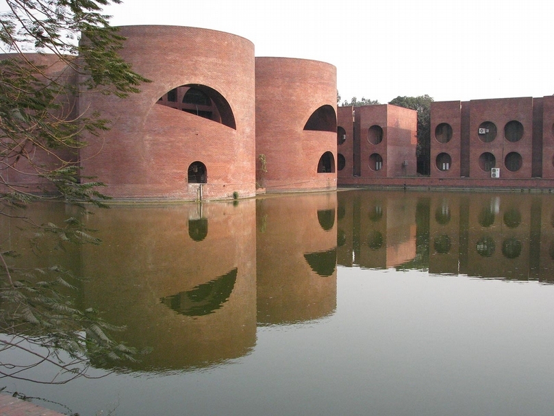 孟加拉國會大廈的附屬建築群。(攝影/高森信男)