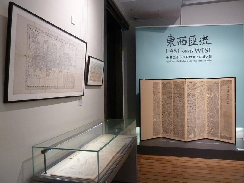 「東西匯流——13至18世紀的海上絲綢之路」展廳現場。（攝影／林琬娸）